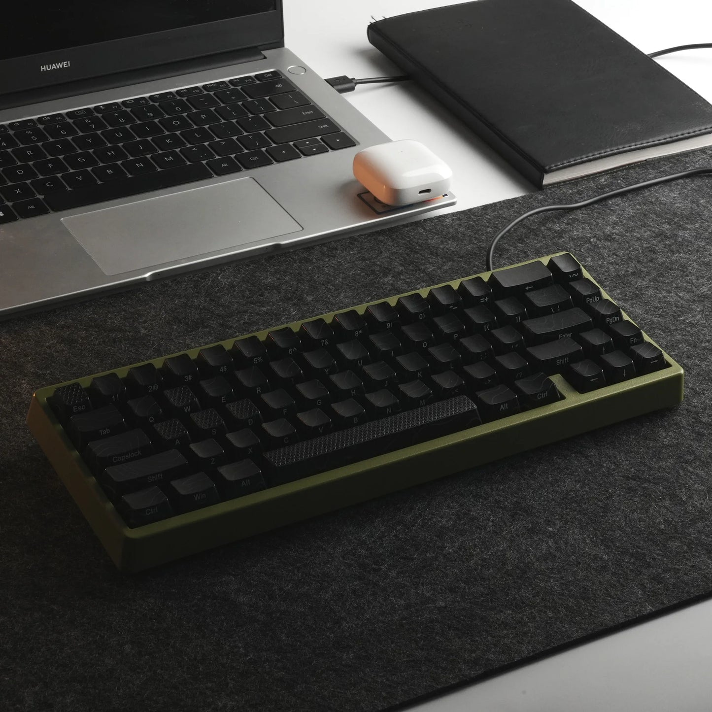 Icey Cobweb Keycaps